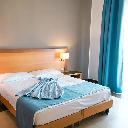 Scoglio Degli Achei 토레 산타 사비나