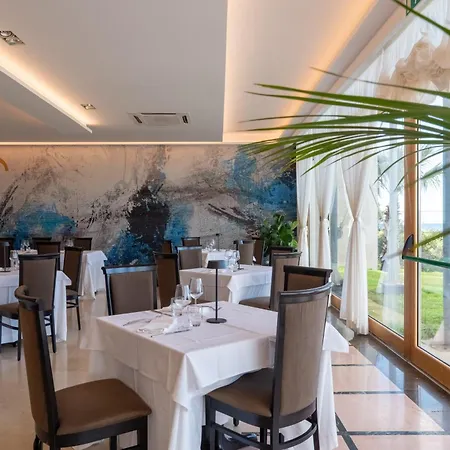 Hotel Scoglio Degli Achei 4*
